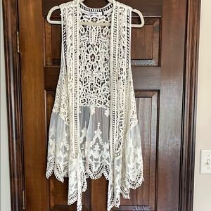 Cream Lace Sleeveless Vest